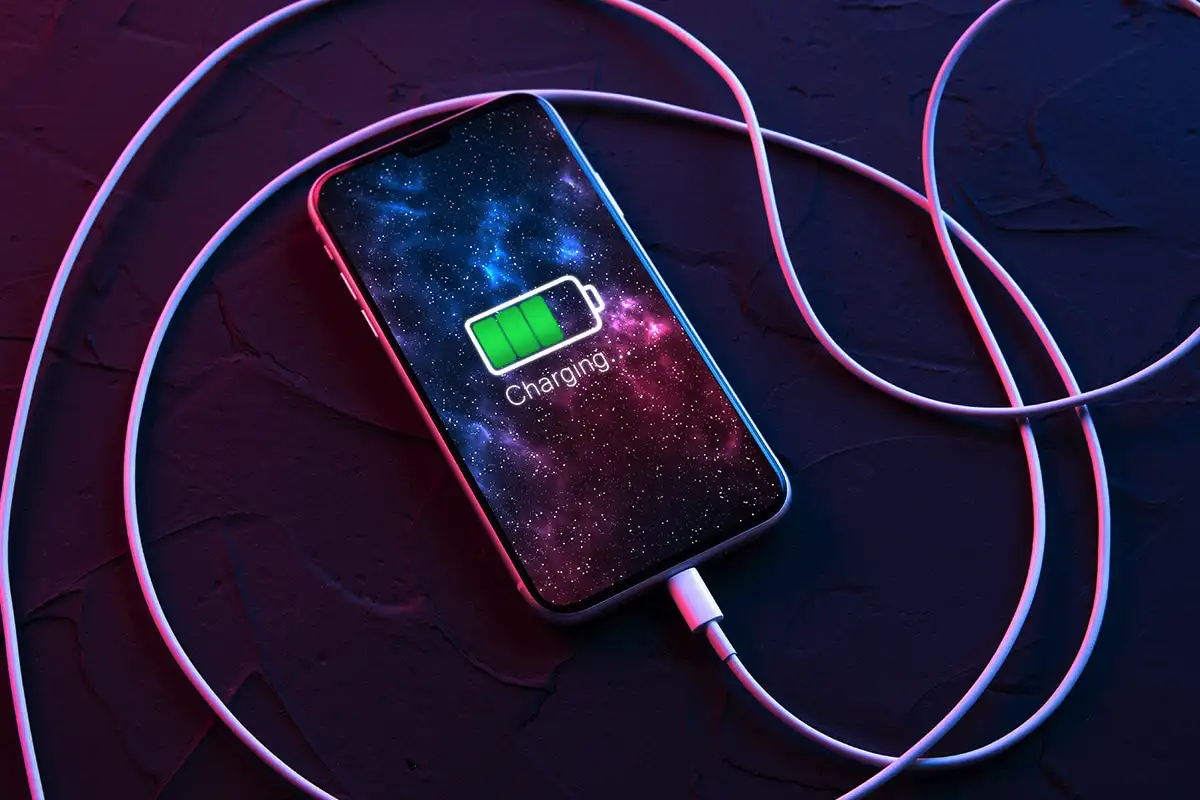 Akun ikääntyminen hidastuu – pidä taso 20–80 % ja vältä yölatausta