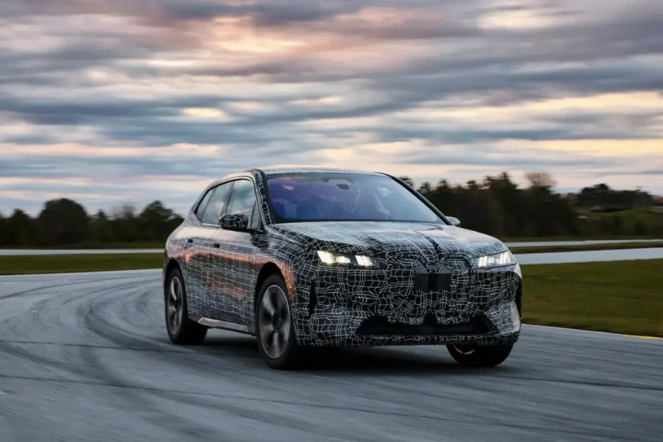 Uusi BMW iX4: Sähköinen coupé-SUV on jo testissä – ja se haastaa Model Y:n