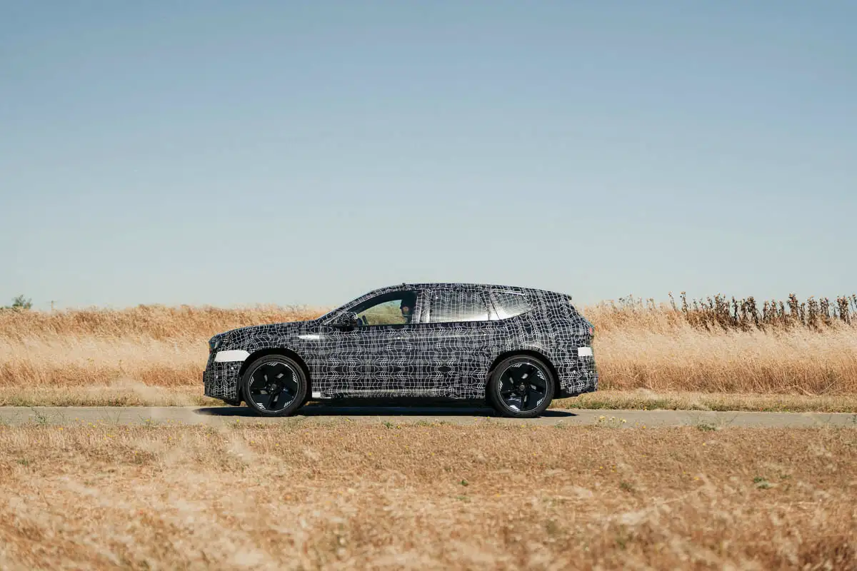 Uusi BMW iX4: Sähköinen coupé-SUV on jo testissä – ja se haastaa Model Y:n