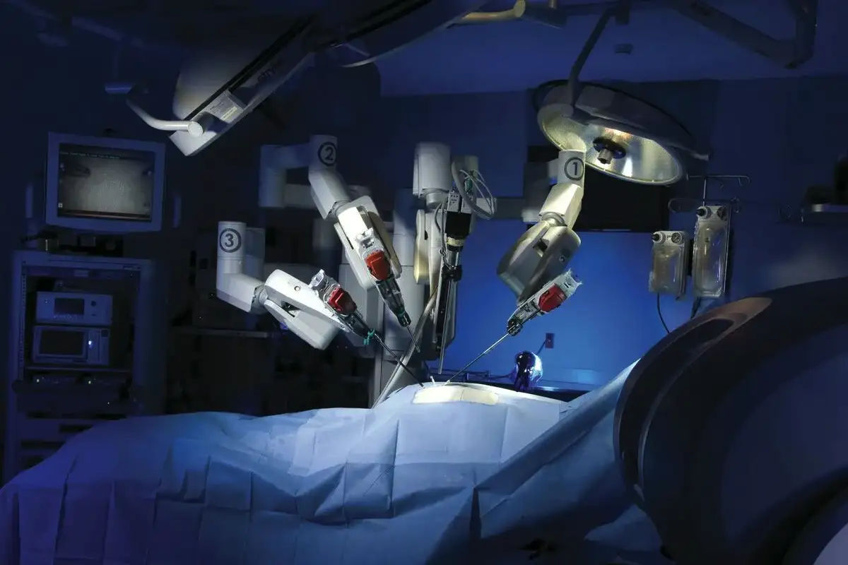Kaukosijoitettu kirurgi: Teknologia mahdollistaa monimutkaiset operaatiot maailman toiselta puolelta