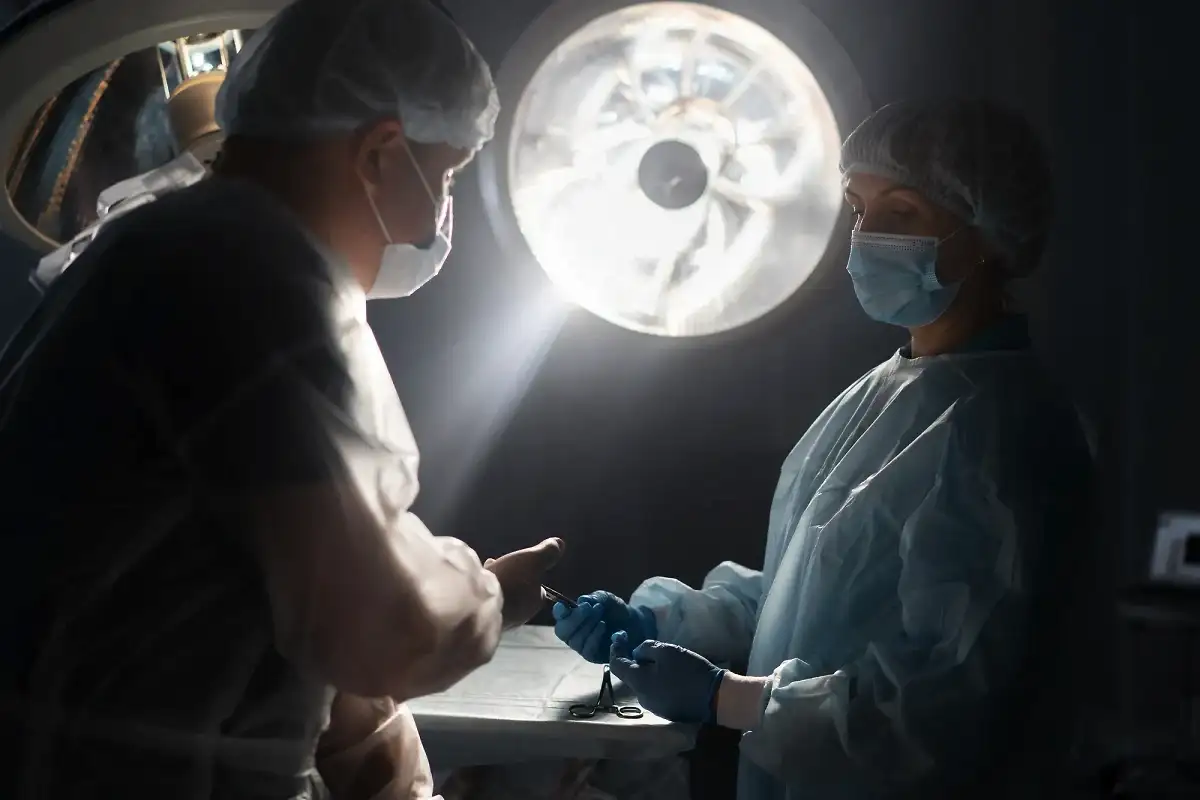 Kaukosijoitettu kirurgi: Teknologia mahdollistaa monimutkaiset operaatiot maailman toiselta puolelta