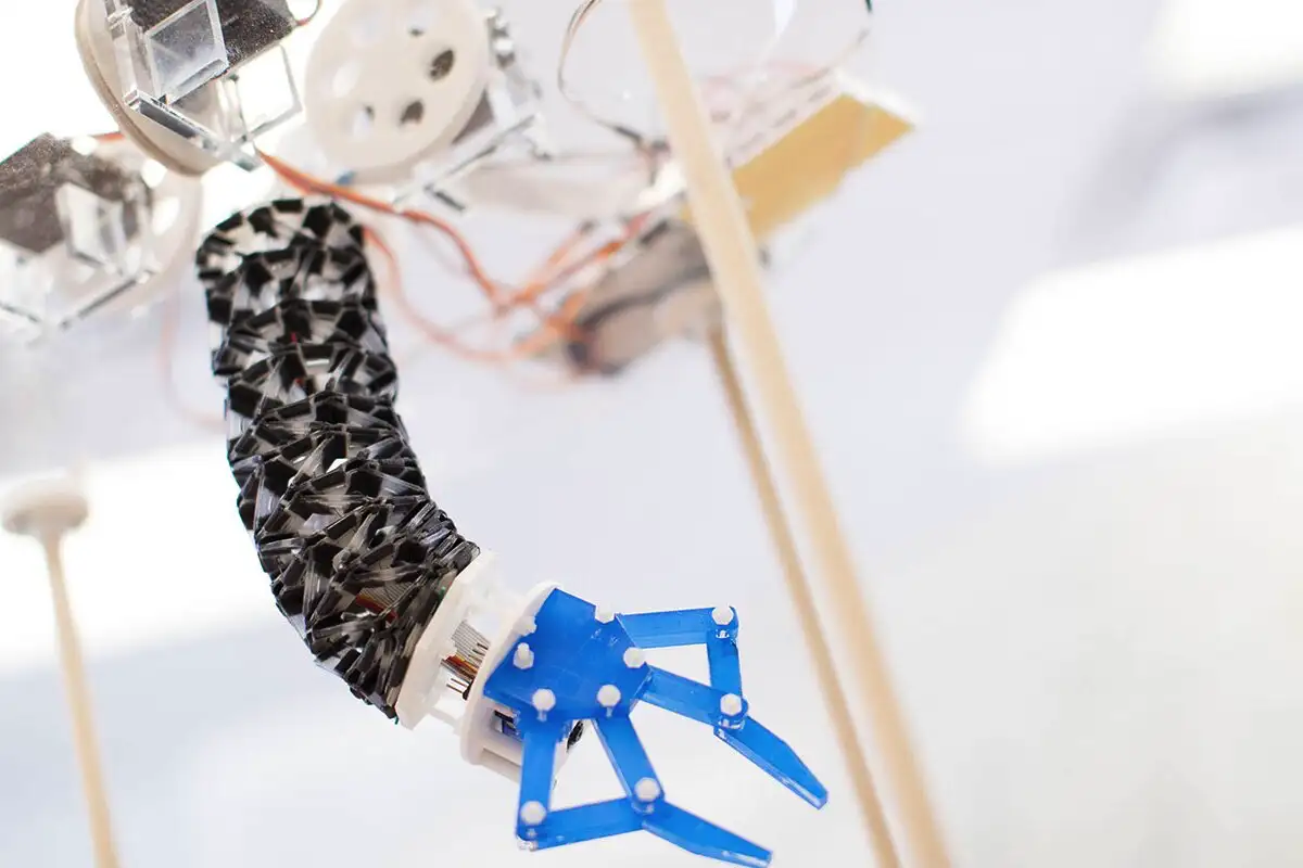 Pehmeä robotiikka: Uusi tapa ihmisen ja koneen vuorovaikutukseen